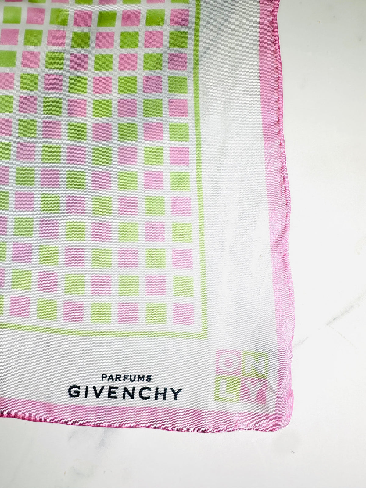 Foulard en soie géométrique blanc et rose Givenchy vintage authentique