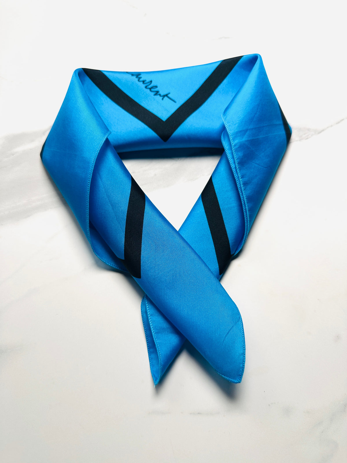 Mini Foulard en Soie Bleu Vintage Authentique Yves Saint Laurent Rive Gauche