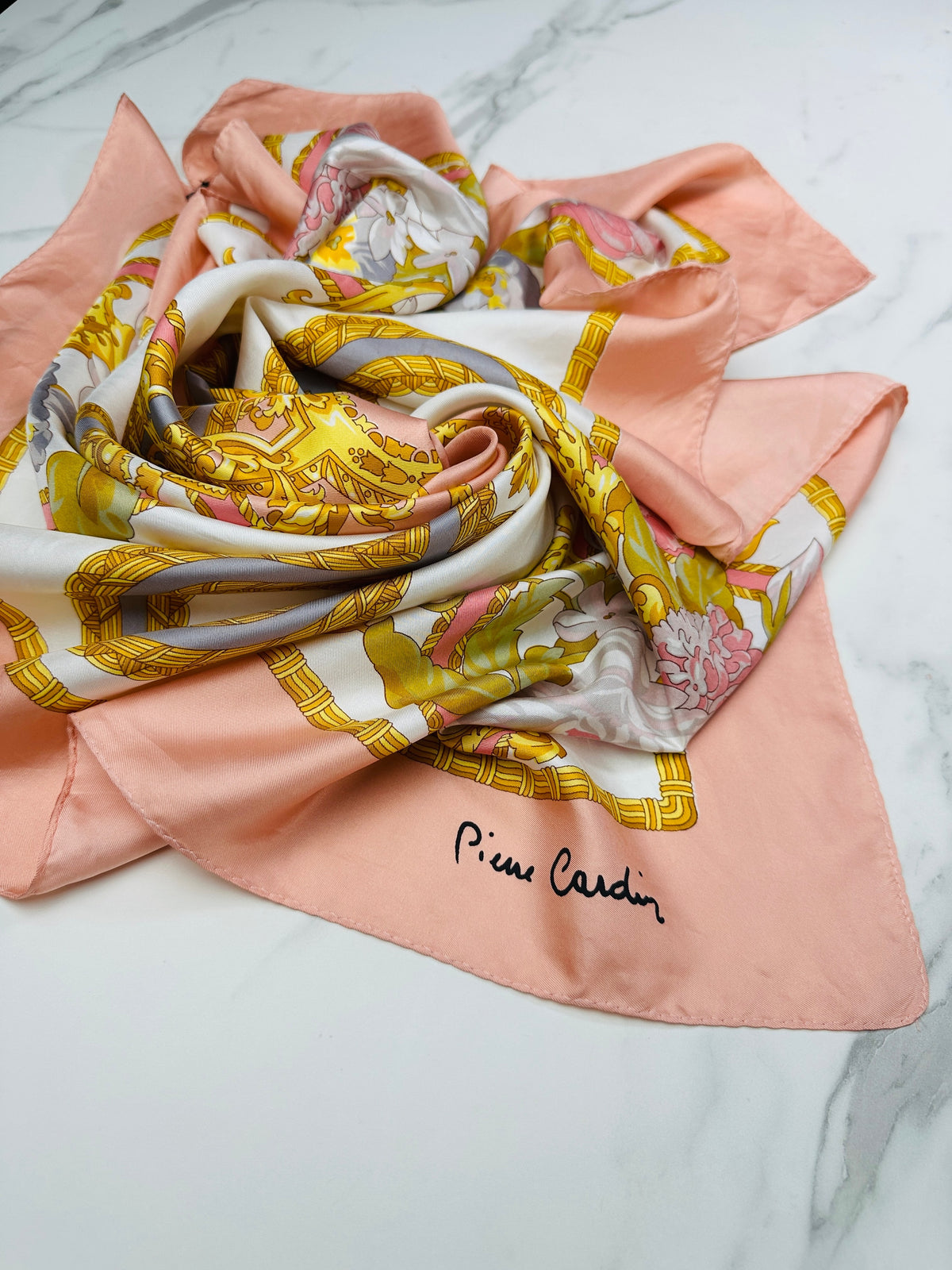 Grand foulard en soie Pierre Cardin rose et crème avec motif floral vintage authentique