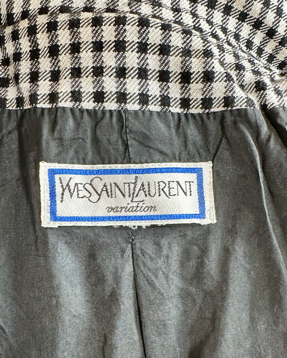 Blazer en laine à carreaux noirs et blancs Yves Saint Laurent vintage